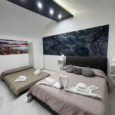 Casa Via Toledo 度假居 *